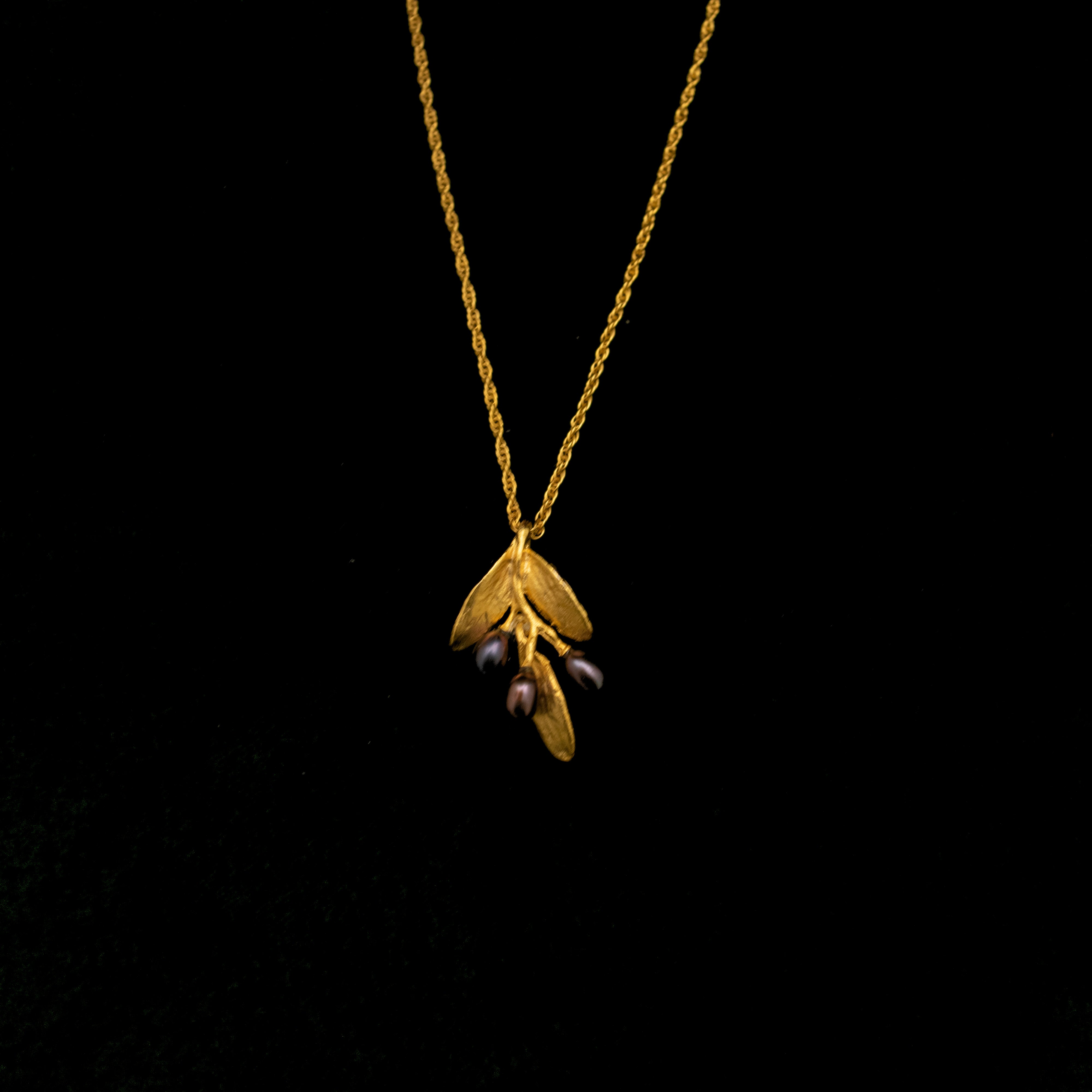 Fine Olive Gold Pendant