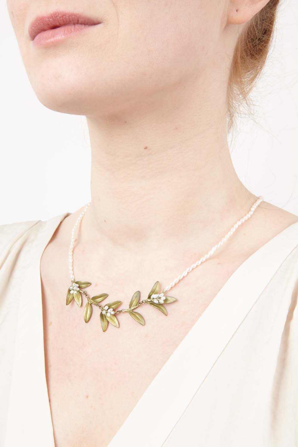 Flowering Myrtle Necklace - Pearl Contour
